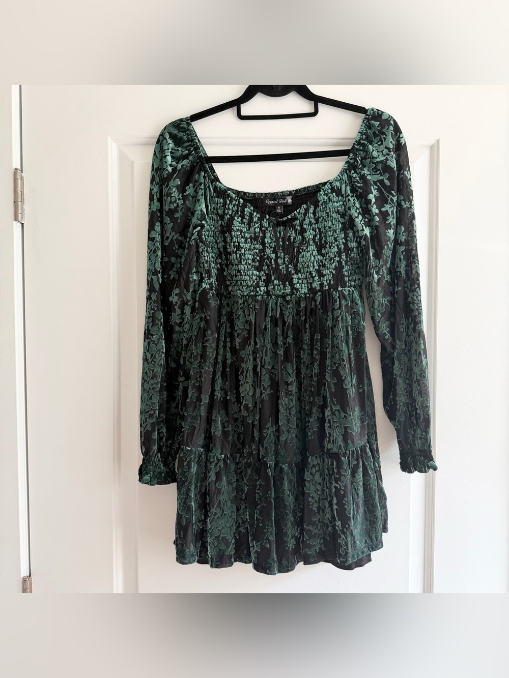 Francesca’s Crystal Doll Green and Black Velvet Long Sleeve Mini Dress NWT